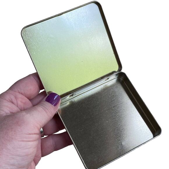 Vintage Hinged Lid Tin Made in England Musical Couple Candy Mints Cigarettes Box - Picture 4 of 6